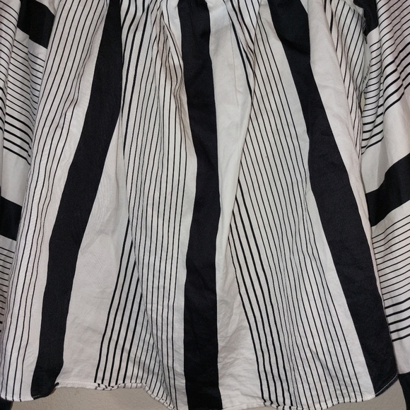 𝅺Kendall + Kylie Bell Long Sleeve Off the Shoulder Casual Boho Top- size S - Picture 4 of 5